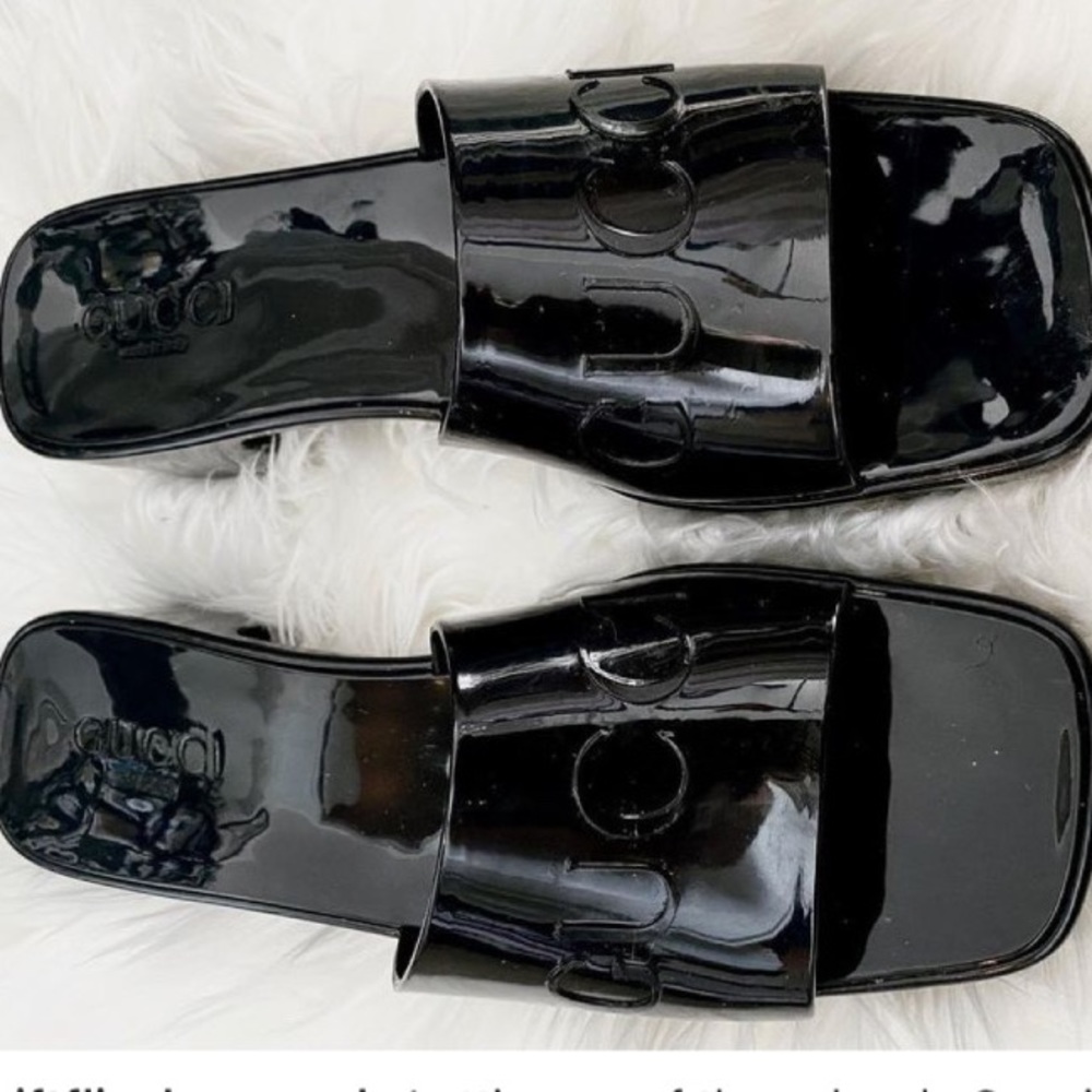 Black sandal slides